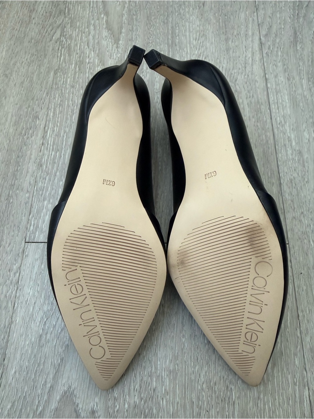 Calvin Klein Women's Black Saleen Pointed-Toe Pumps size 6.5 - Picture 6 of 6